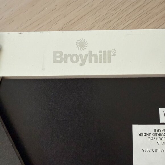 Broyhill 5x7 White Wooden Picture Frame Easel Back & Wall Mount Option - Picture 5 of 5